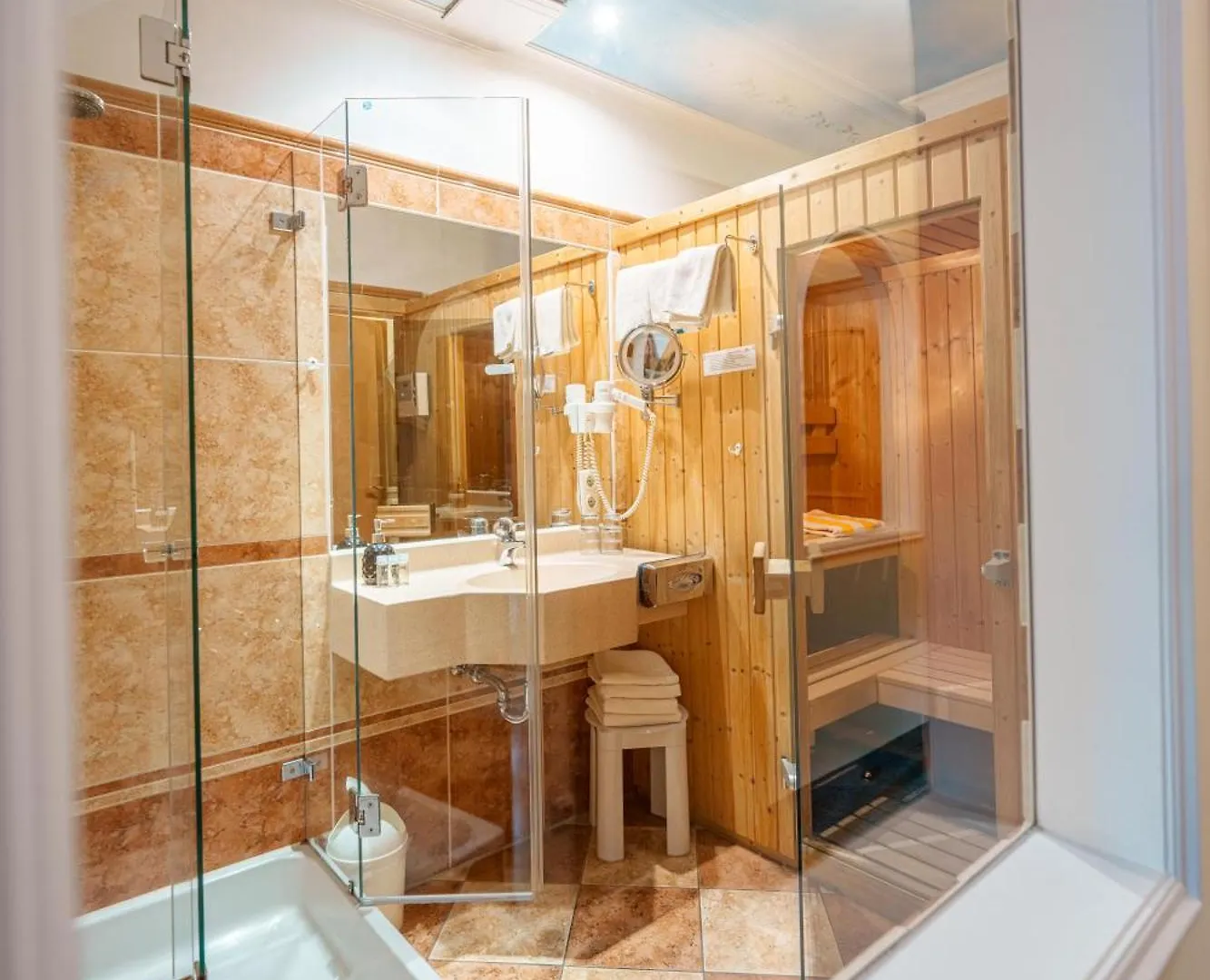 Koenig Ludwig Design Hotel Neu Zimmer Mit Sauna Oder Whirlpool Oder Mehr Altötting