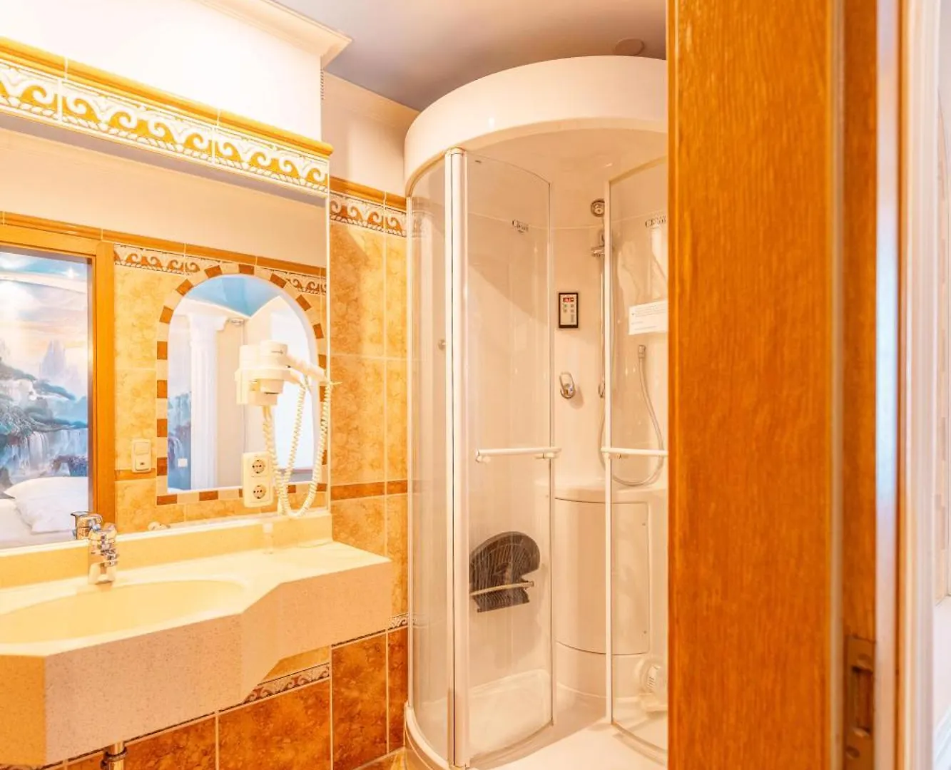 Koenig Ludwig Design Hotel Neu Zimmer Mit Sauna Oder Whirlpool Oder Mehr Altötting